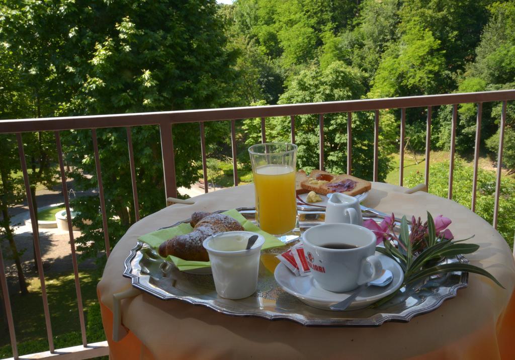 Hotel Salus Sant'Andrea Bagni ภายนอก รูปภาพ