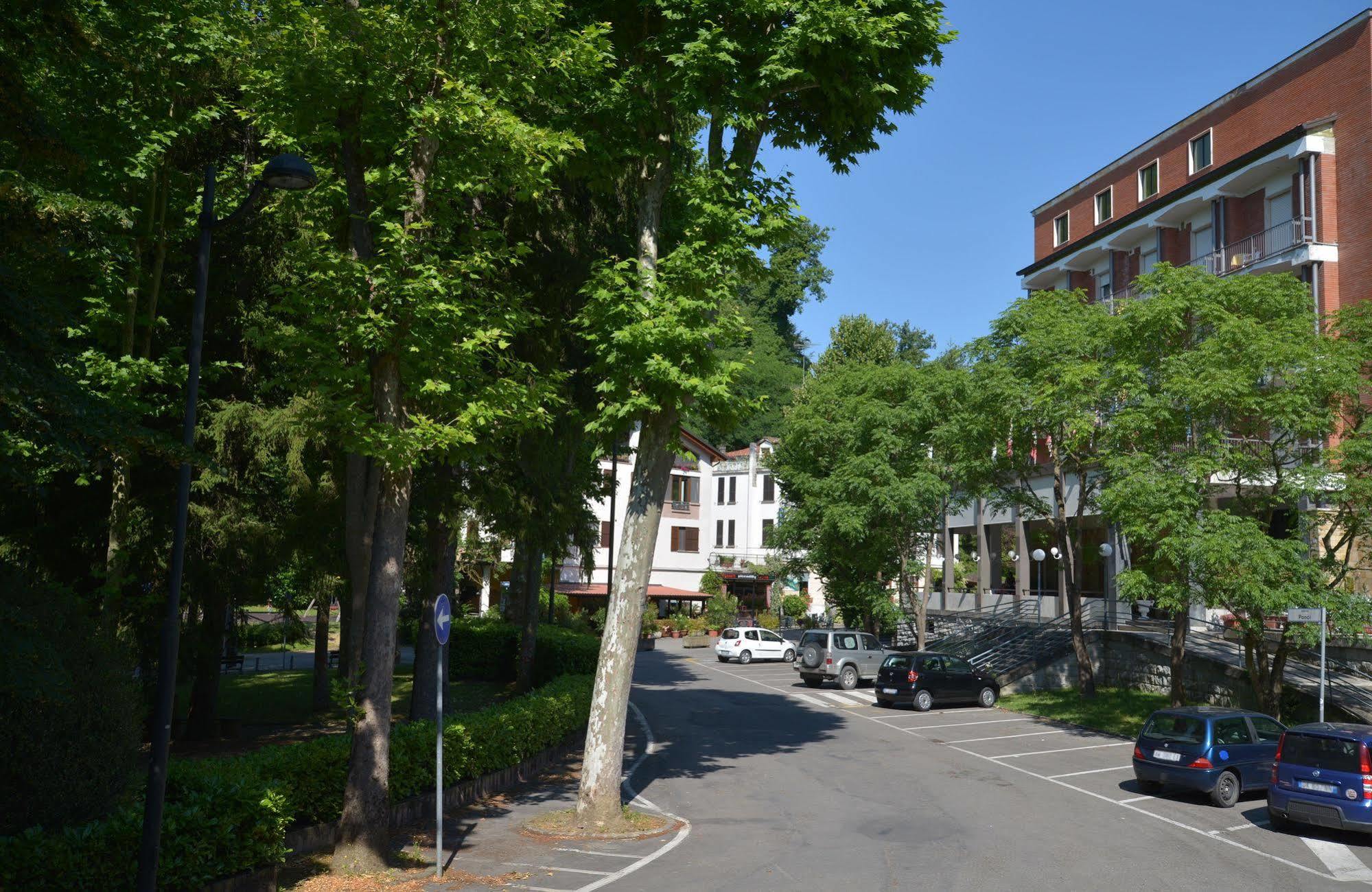 Hotel Salus Sant'Andrea Bagni ภายนอก รูปภาพ