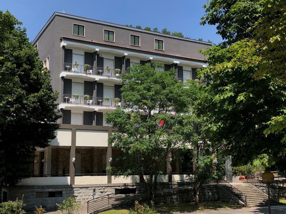 Hotel Salus Sant'Andrea Bagni ภายนอก รูปภาพ